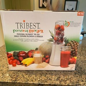 ALMOST NEW: Tribest Personal Blender Set